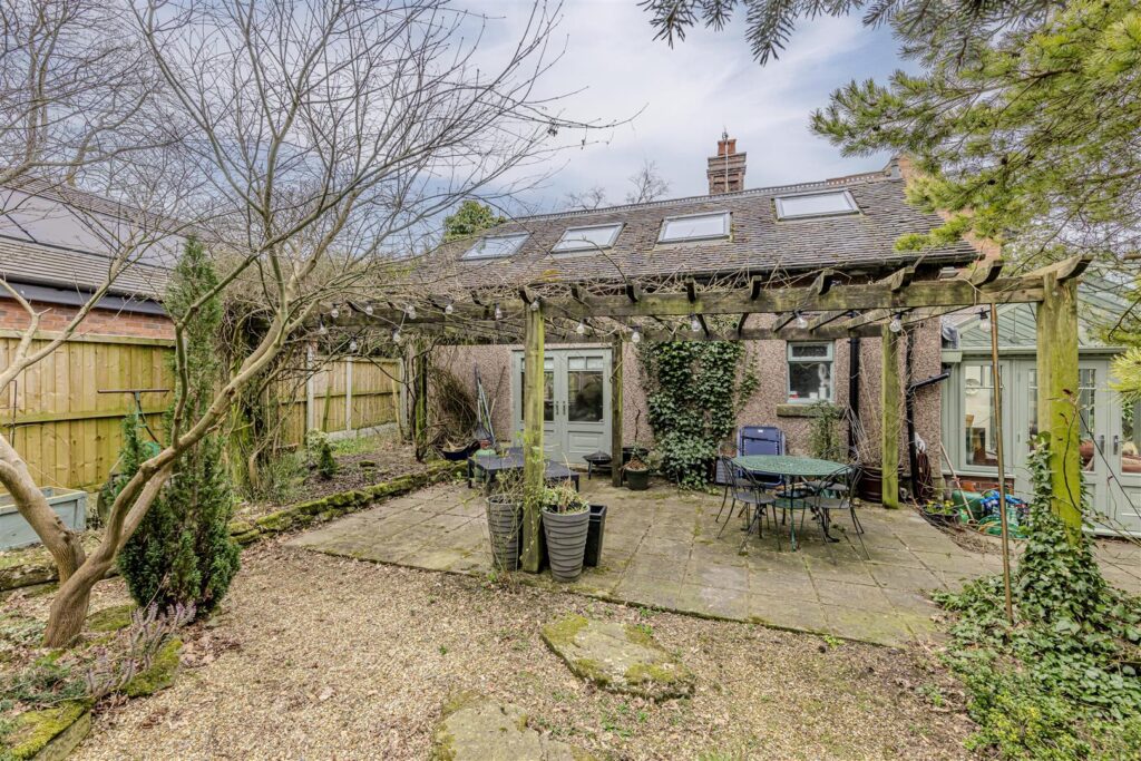 Leek Road, Longsdon, Staffordshire, ST9 9QF