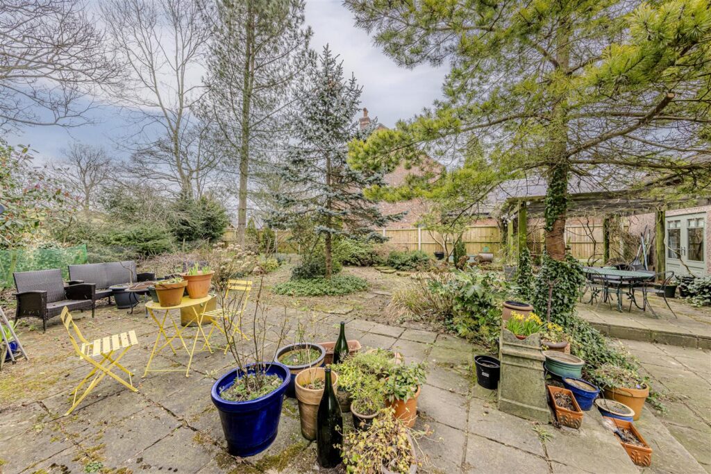 Leek Road, Longsdon, Staffordshire, ST9 9QF