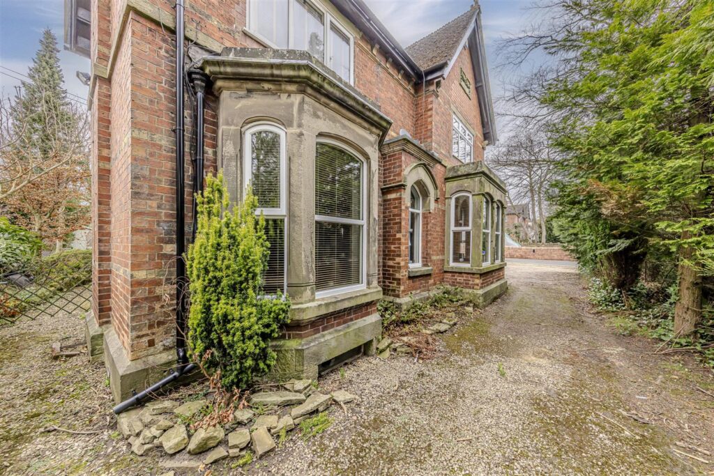 Leek Road, Longsdon, Staffordshire, ST9 9QF