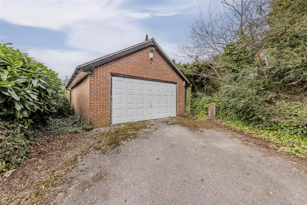 Leek Road, Longsdon, Staffordshire, ST9 9QF