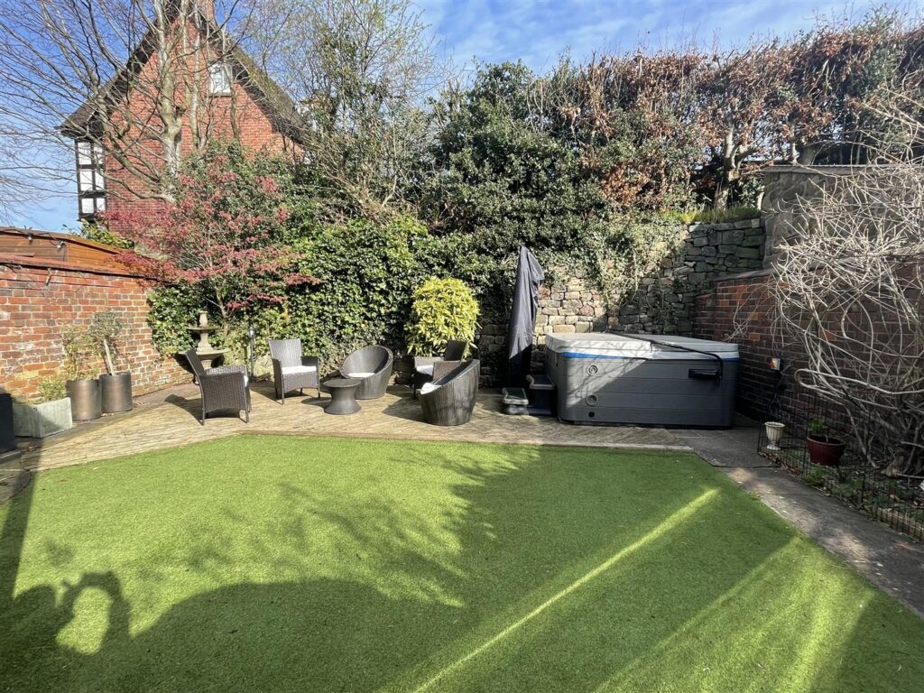 Spencer Avenue, Leek, Staffordshire, ST13 5PA