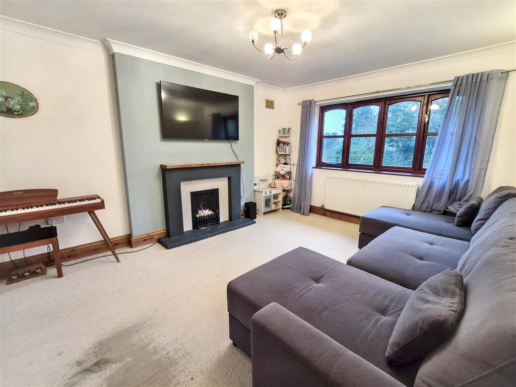 Lake Road, Rudyard, Staffordshire, ST13 8RN