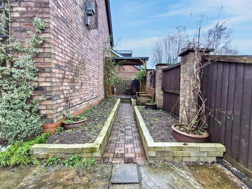 Lake Road, Rudyard, Staffordshire, ST13 8RN