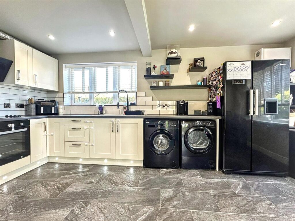 Stallington Close, Blythe Bridge, Staffordshire, ST11 9QF