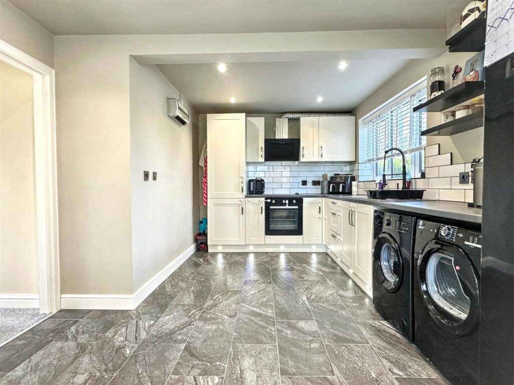 Stallington Close, Blythe Bridge, Staffordshire, ST11 9QF