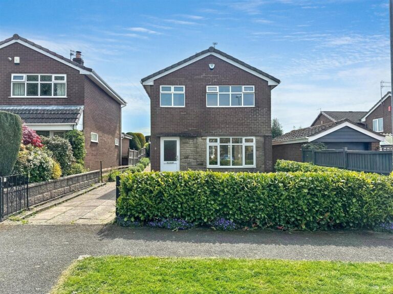 Chatsworth Drive, Werrington, Staffordshire, ST9 0PA
