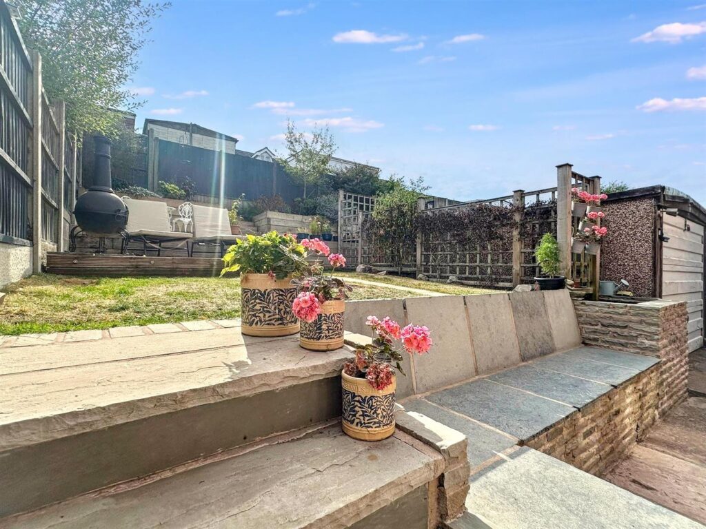 Melrose Avenue, Meir Heath, Staffordshire, ST3 7LY