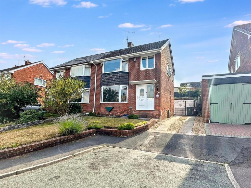 Melrose Avenue, Meir Heath, Staffordshire, ST3 7LY